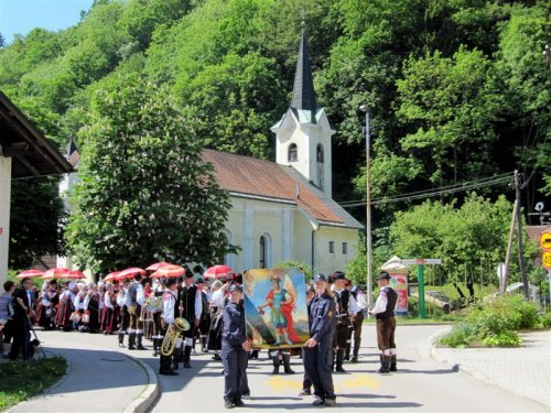 Iz cerkve je povorka krenila po Habatovi ulici